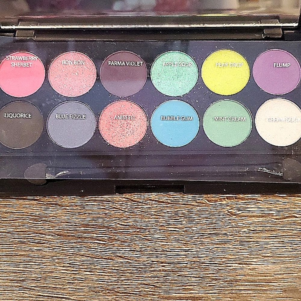 Sleek eyeshadow palette
